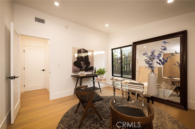 18839 La Amistad Place, Tarzana CA: https://media.crmls.org/medias/ce986110-2a69-4b86-b738-4720e033909b.jpg