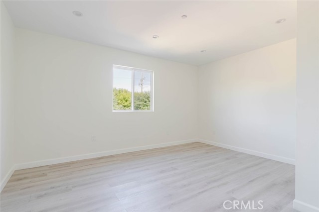 Detail Gallery Image 17 of 24 For 17428 Roscoe Bld, Northridge,  CA 91325 - 2 Beds | 2/1 Baths