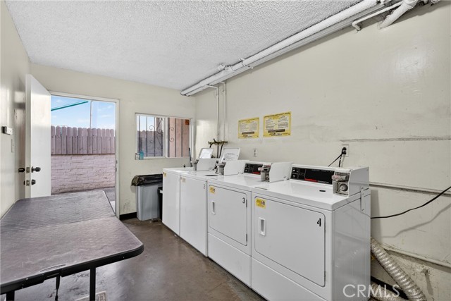 Detail Gallery Image 20 of 23 For 7826 Laurel Canyon Bld #17,  North Hollywood,  CA 91605 - 2 Beds | 1/1 Baths