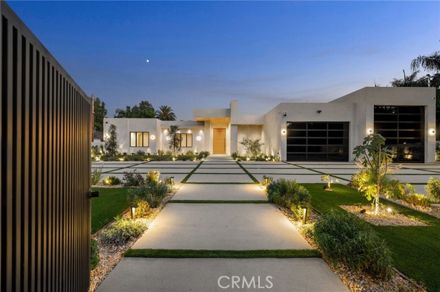 Detail Gallery Image 3 of 54 For 22924 Erwin St, Woodland Hills,  CA 91367 - 11 Beds | 9/2 Baths