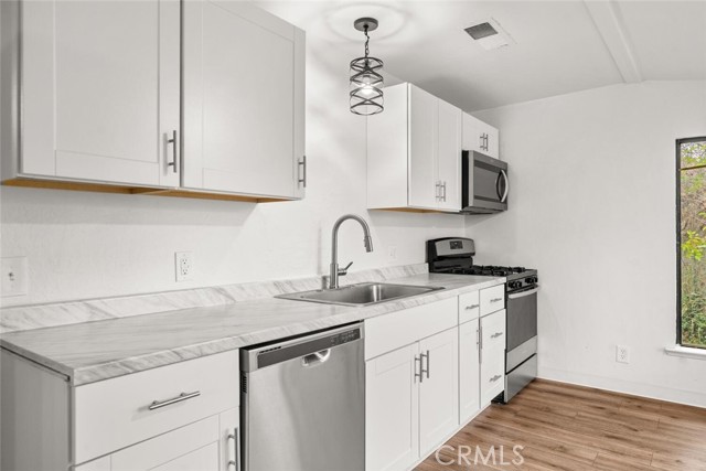 Detail Gallery Image 4 of 30 For 399 Humboldt, Chico,  CA 95928 - 2 Beds | 1 Baths