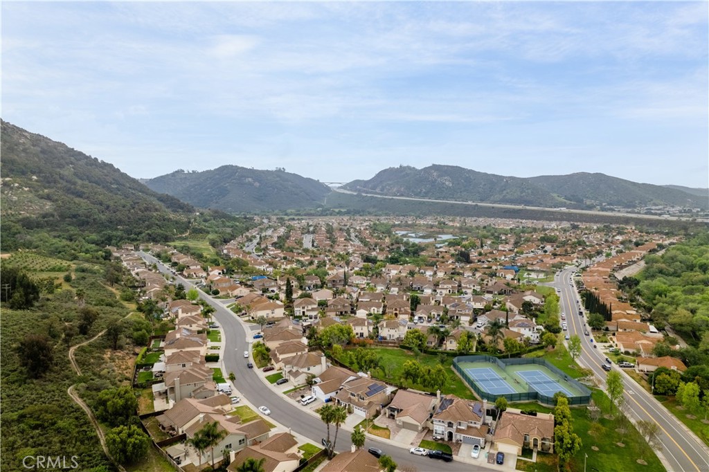https://media.crmls.org/medias/ce9a9129-f7e2-454a-9b78-c7401230c095.jpg?preset=X-Large