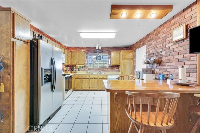 6765 Jadeite Avenue, Rancho Cucamonga CA: https://media.crmls.org/medias/ce9ab1d9-2421-4109-a613-ed093f6715b5.jpg