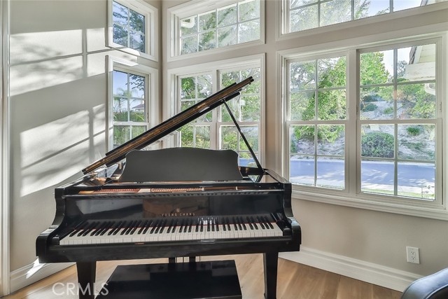 3220 Versaille Court, Thousand Oaks CA: https://media.crmls.org/medias/ce9bc289-ac38-4d8d-b5d9-249195a4484c.jpg