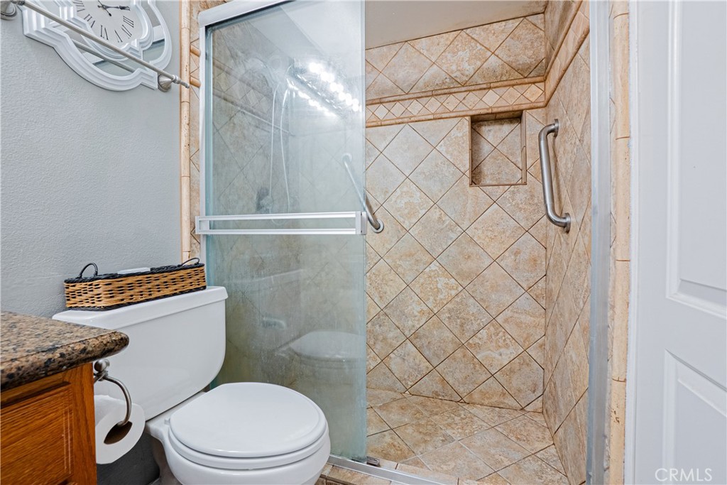 https://media.crmls.org/medias/ce9c1f3b-a2d1-4e68-9c96-1248a9a4dfbb.jpg?preset=X-Large