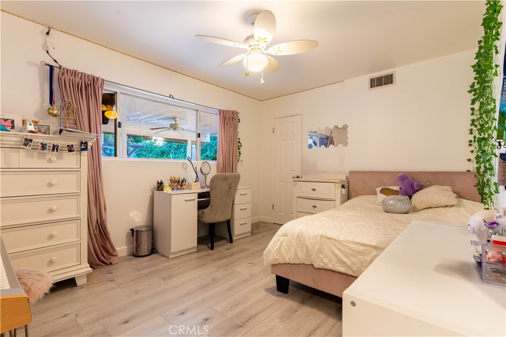 https://media.crmls.org/medias/ce9c3bed-4991-4c89-ad3e-fd58bf6511d9.jpg?preset=X-Large