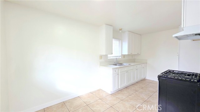 Detail Gallery Image 12 of 21 For 2325 Angela Street #4,  Pomona,  CA 91766 - 3 Beds | 2 Baths