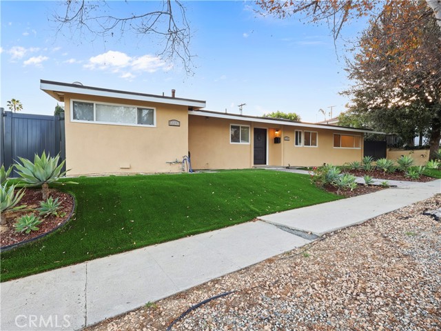 Detail Gallery Image 3 of 22 For 20324 Oxnard St, Woodland Hills,  CA 91367 - 6 Beds | 3 Baths