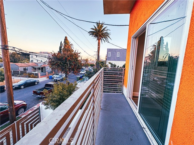 Detail Gallery Image 23 of 33 For 5741 Fulcher Ave, North Hollywood,  CA 91601 - 4 Beds | 4 Baths