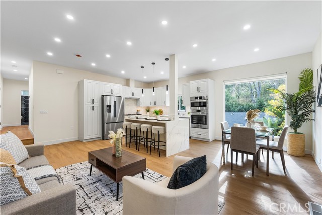 8010 Padre Lane, Los Angeles CA: https://media.crmls.org/medias/ce9e0ec7-1513-4620-8be0-6d24453bc2f0.jpg