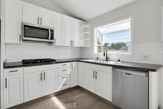 5434 Sylvia Avenue, Tarzana CA: https://media.crmls.org/medias/ce9e2ed8-650f-4827-bcf8-504cf38773de.jpg