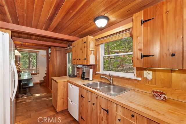 Detail Gallery Image 25 of 32 For 687 Crest Estates Dr, Lake Arrowhead,  CA 92352 - 3 Beds | 2/1 Baths