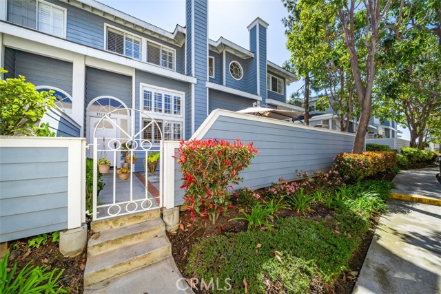 Image 2 for 19125 Beachcrest Ln #B, Huntington Beach, CA 92646