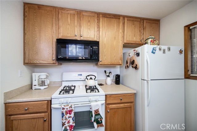 Detail Gallery Image 13 of 26 For 2560 Catalina Dr, Running Springs,  CA 92382 - 3 Beds | 1/1 Baths