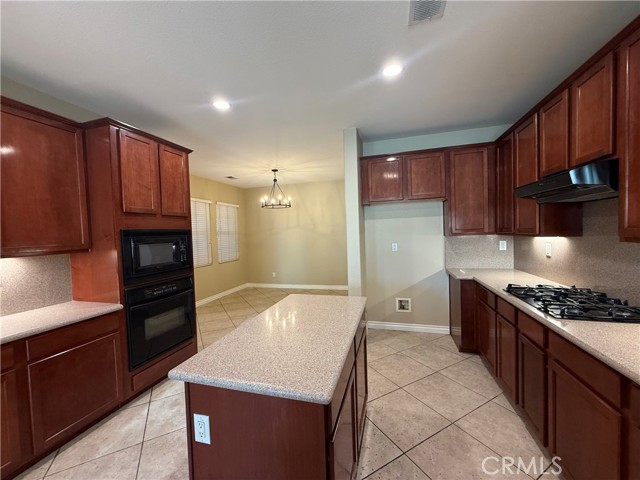 Detail Gallery Image 12 of 35 For 1783 Pinnacle Way, Upland,  CA 91784 - 4 Beds | 2/1 Baths