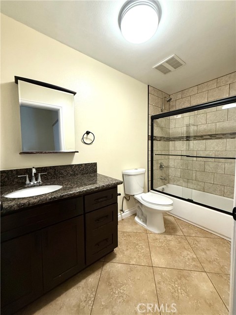 645 E 78th Street, Los Angeles CA: https://media.crmls.org/medias/cea20e3c-afc4-4552-b3f8-547d2c500d87.jpg
