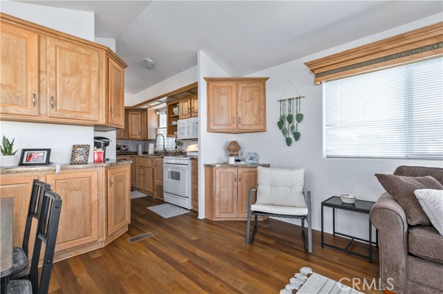 Detail Gallery Image 4 of 8 For 145 South Street #C2,  San Luis Obispo,  CA 93401 - 1 Beds | 1 Baths