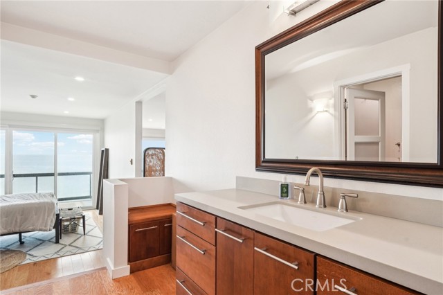 Detail Gallery Image 24 of 42 For 575 Esplanade #205,  Redondo Beach,  CA 90277 - 2 Beds | 2 Baths