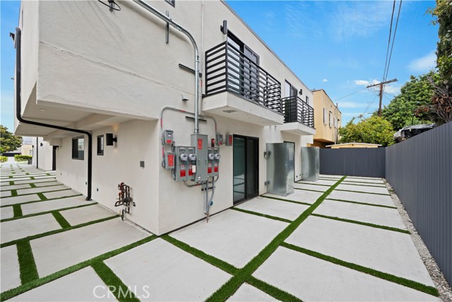 Detail Gallery Image 8 of 36 For 2922 12th Ave, Los Angeles,  CA 90018 - 4 Beds | 4 Baths