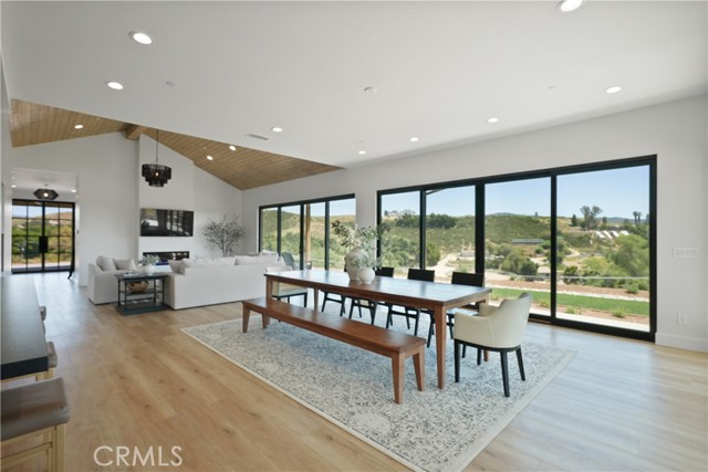 38721 Calle De Toros, Temecula CA: https://media.crmls.org/medias/cea4dc99-8e52-4198-adf6-0e24a96d3b77.jpg