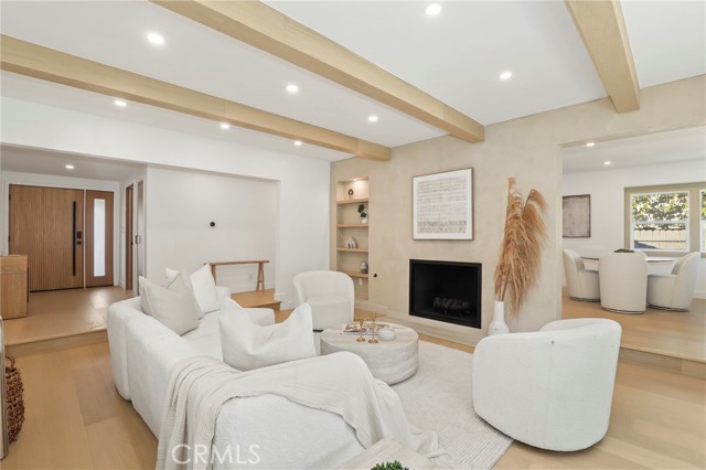 Detail Gallery Image 6 of 47 For 23856 Aetna, Woodland Hills,  CA 91367 - 4 Beds | 3 Baths