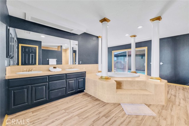 Detail Gallery Image 17 of 34 For 10180 Buffalo Rd, Oak Hills,  CA 92344 - 5 Beds | 4 Baths