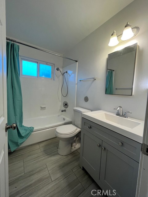 Detail Gallery Image 10 of 17 For 19954 Parthenia St, Northridge,  CA 91324 - 4 Beds | 2 Baths