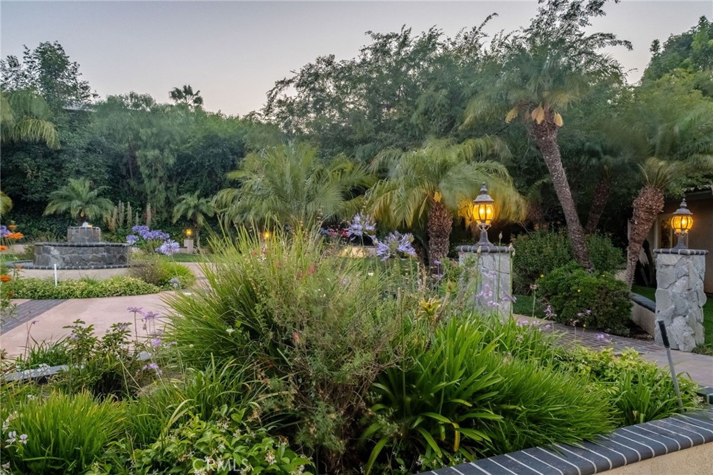 https://media.crmls.org/medias/cea8f667-9bef-4849-9f7d-495e7b69211c.jpg?preset=X-Large