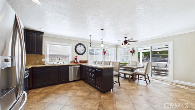 Detail Gallery Image 7 of 33 For 27563 Open Crest, Saugus,  CA 91350 - 4 Beds | 2/1 Baths