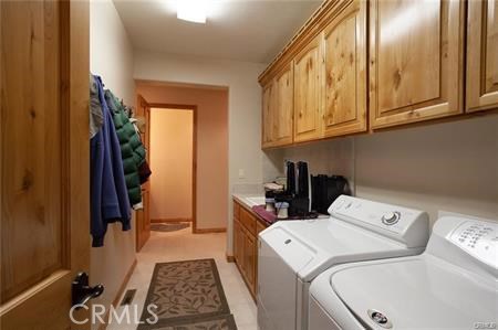 1186 Alameda Ct, Big Bear CA: https://media.crmls.org/medias/ceaa135e-2692-46c2-9d93-0a6e0c5898fe.jpg