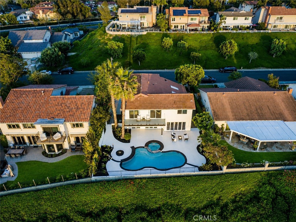 https://media.crmls.org/medias/ceaa2dc8-3982-4564-8cef-7d4c7482f224.jpg?preset=X-Large
