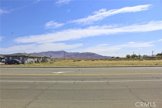 Detail Gallery Image 6 of 11 For 11 Navajo Rd, Apple Valley,  CA 92308 - – Beds | – Baths