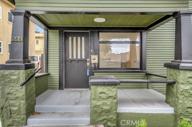 586 W 12th Street, San Pedro CA: https://media.crmls.org/medias/ceac89b2-658a-4cda-a7d6-97207788c07c.jpg