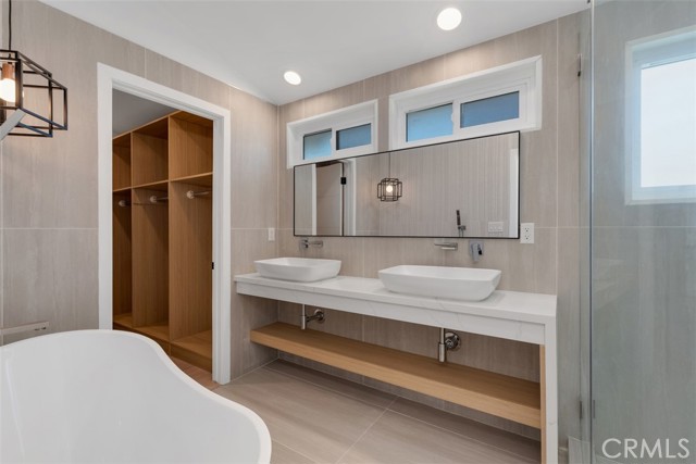 Detail Gallery Image 14 of 32 For 8167 Dartmoor Drive, Huntington Beach,  CA 92646 - 4 Beds | 2/1 Baths