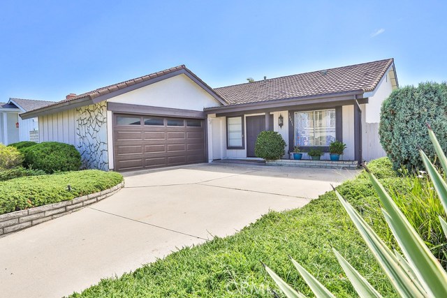 16051 Mount Hicks St, Fountain Valley, CA 92708