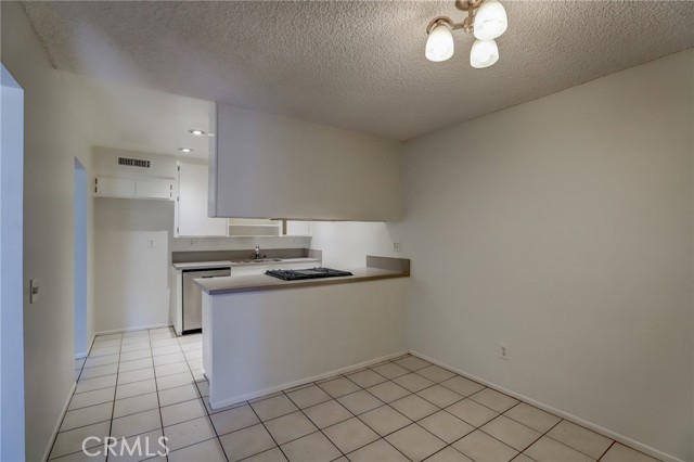 Detail Gallery Image 7 of 24 For 210 E Palmdale Ave #2,  Orange,  CA 92865 - 2 Beds | 2 Baths