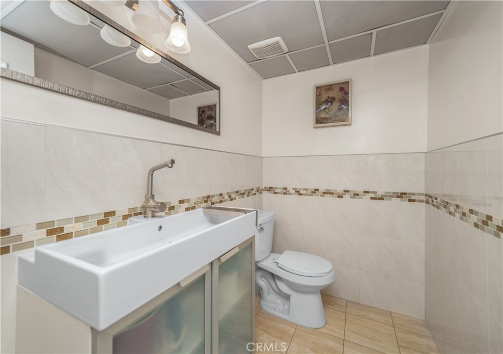 https://media.crmls.org/medias/ceb0373a-ef18-45ae-9a9c-38431572642f.jpg?preset=X-Large