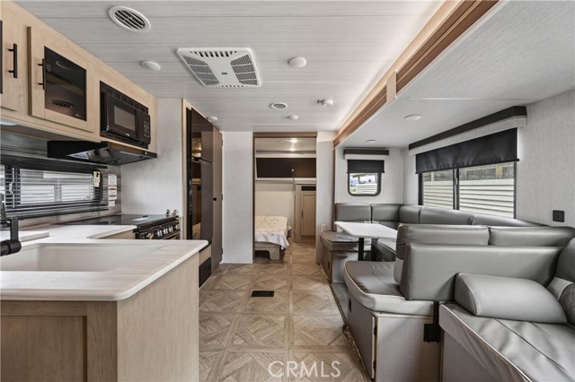 Detail Gallery Image 6 of 11 For 1295 1295 S Cawston Ave, Hemet,  CA 92545 - – Beds | – Baths