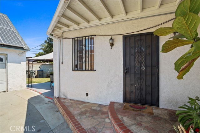 3985 Palm Avenue, Lynwood CA: https://media.crmls.org/medias/ceb093f0-f2eb-4178-a23d-aefbc32f4b2c.jpg