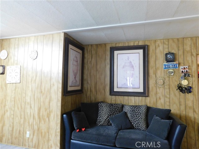 272 Desert Breeze Drive, California City CA: https://media.crmls.org/medias/ceb09630-4cb8-4da4-b526-f773abf83623.jpg