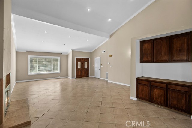 Detail Gallery Image 4 of 25 For 18123 Delano St, Tarzana,  CA 91335 - 3 Beds | 2 Baths