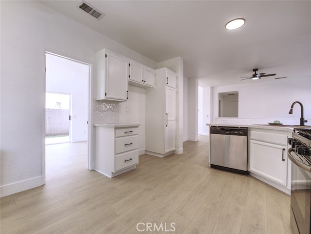 Detail Gallery Image 21 of 43 For 16532 Sir Barton Way, Moreno Valley,  CA 92551 - 3 Beds | 2/1 Baths
