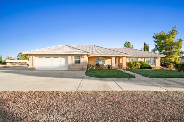 Detail Gallery Image 1 of 1 For 11979 Cottonwood Ave, Hesperia,  CA 92345 - 4 Beds | 2 Baths
