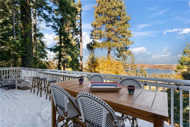 Detail Gallery Image 8 of 51 For 521 Sunderland Court, Lake Arrowhead,  CA 92352 - 4 Beds | 2 Baths