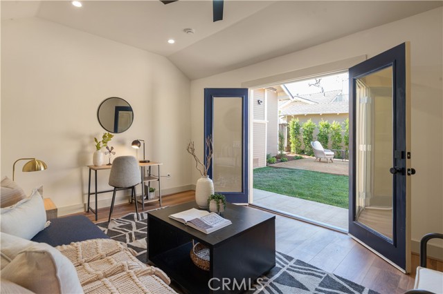 Detail Gallery Image 22 of 27 For 4245 E 6th, Long Beach,  CA 90814 - 2 Beds | 1 Baths