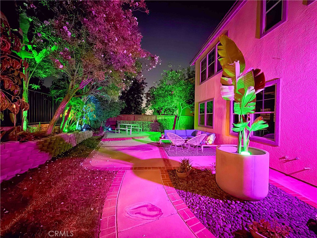 https://media.crmls.org/medias/ceb56101-404f-42c8-9de4-1358903db3dd.jpg?preset=X-Large