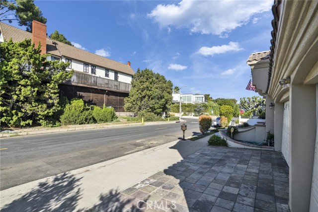 Detail Gallery Image 4 of 32 For 2412 Jupiter, Los Angeles,  CA 90046 - 6 Beds | 5 Baths