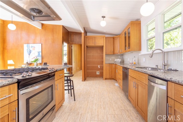 Detail Gallery Image 17 of 44 For 12719 Jimeno Ave, Granada Hills,  CA 91344 - 4 Beds | 2 Baths