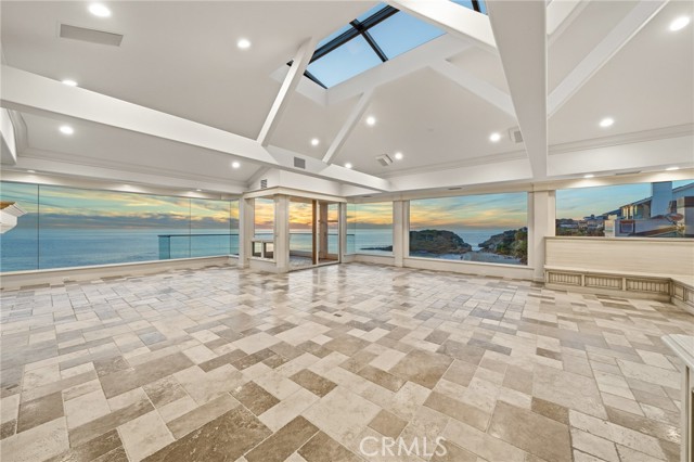 Detail Gallery Image 13 of 73 For 21 Bay, Laguna Beach,  CA 92651 - 6 Beds | 6/1 Baths