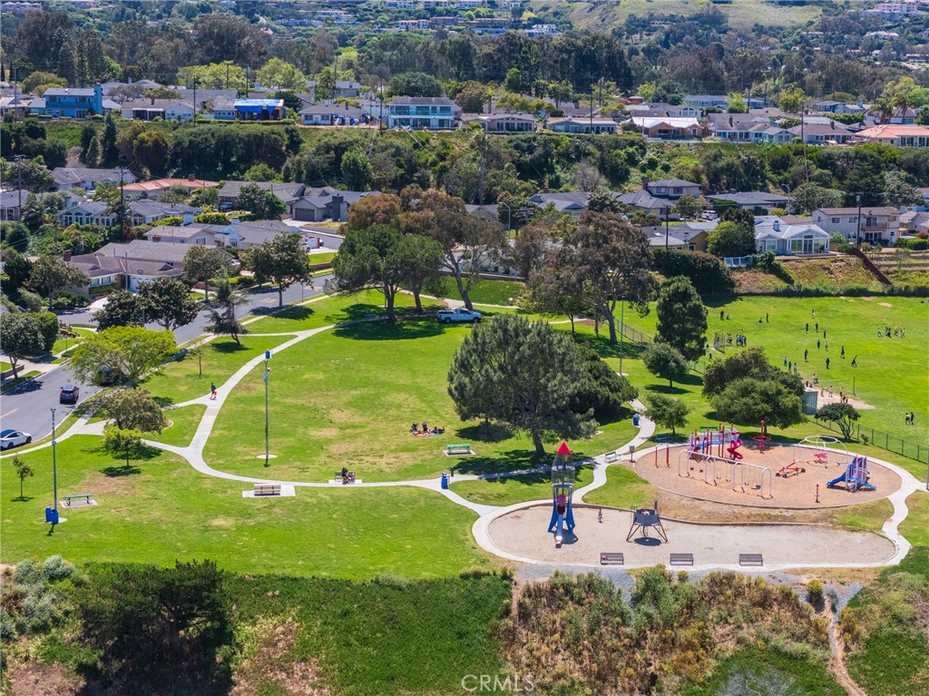 https://media.crmls.org/medias/ceb73def-6a43-4b7c-bc17-b177c70b8531.jpg?preset=X-Large